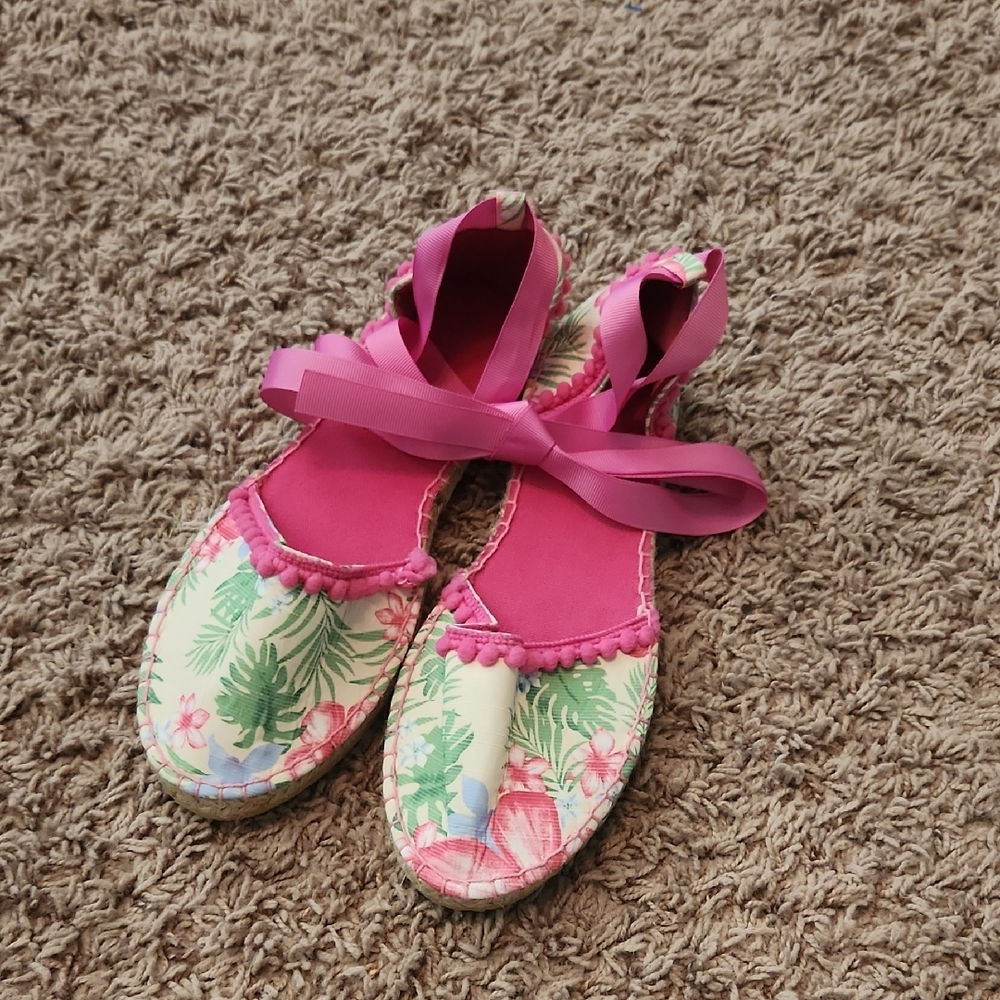 New -Charlie Page Espadrilles - Tropical Print w/Ribbon - Size 6